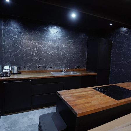 Nero Suite Sleeps Fourteen Manchester Exterior foto
